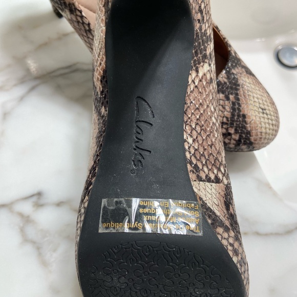 Clarks, indigo pumps, size 9, new with tags, never worn - Picture 3 of 11